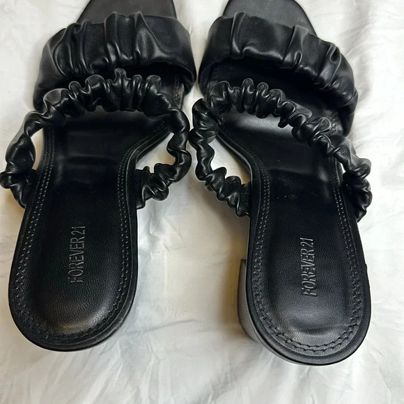 Chunky ruched heel - Picture 4 of 4